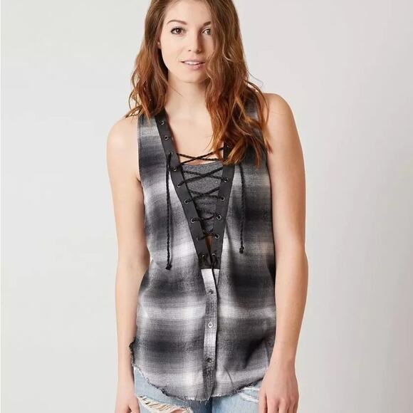 NWT Gimmicks Flannel Plaid Lace-Up Sleeveless Button Front Top Size Large - Picture 6 of 6